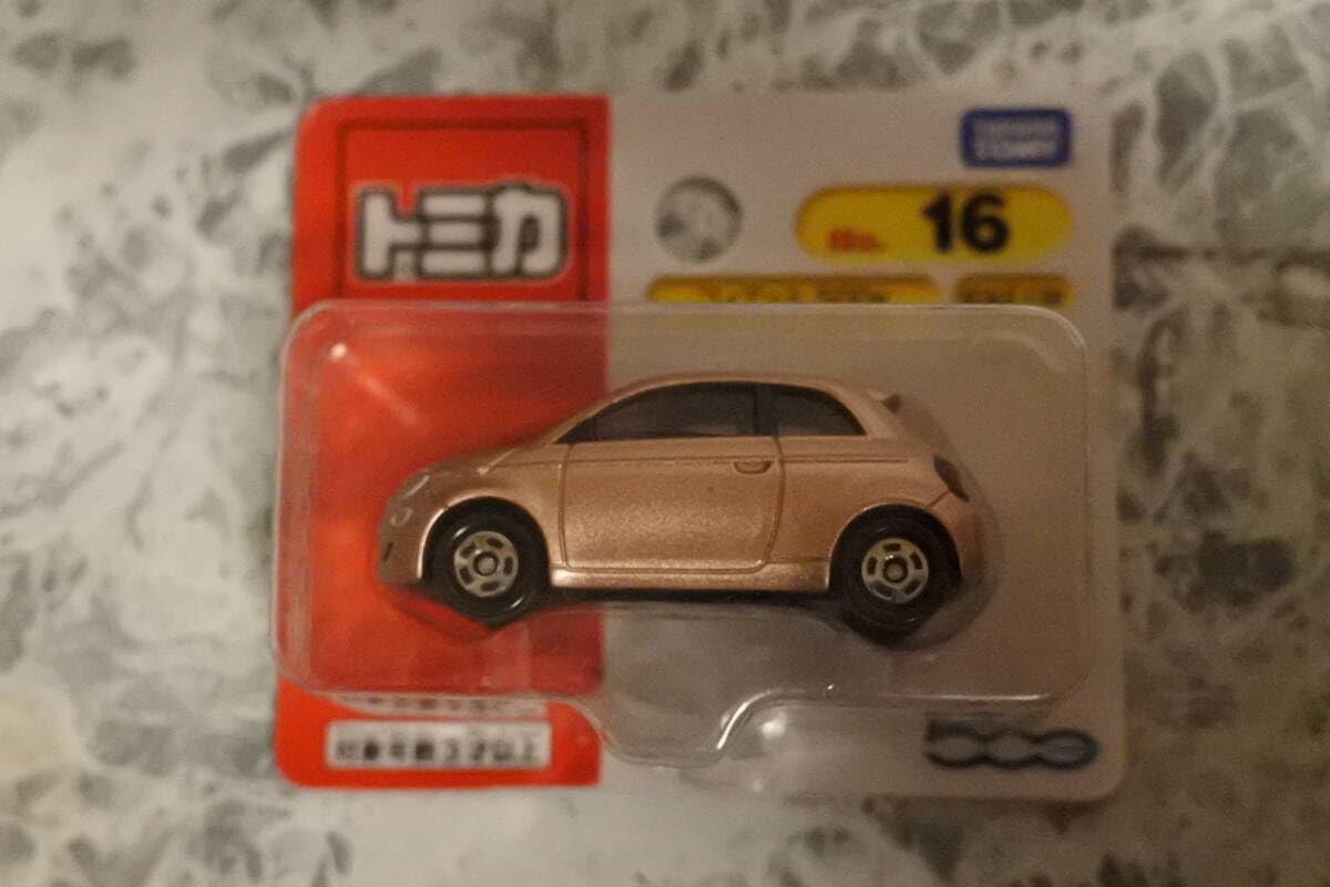 Amazon.co.jp: トミカNO16ブリスターパック フィアット 500e ピンク